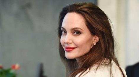 Angelina Jolie hoc vo cung con de dong phim Marvel hinh anh