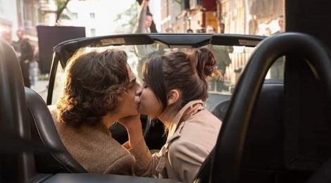 Selena Gomez dam mua hon ban dien hinh anh