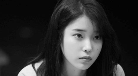 Tung loi thoai cua IU tren phim giong het tam trang cua Sulli khi mat hinh anh