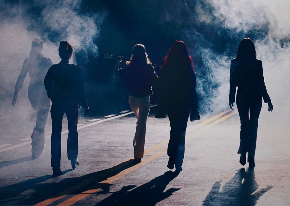 MV Come See Me anh 6