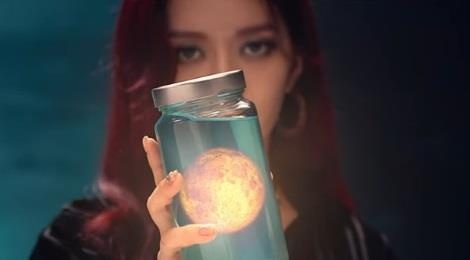 MV Kpop len an nan bat nat tren mang xa hoi hinh anh