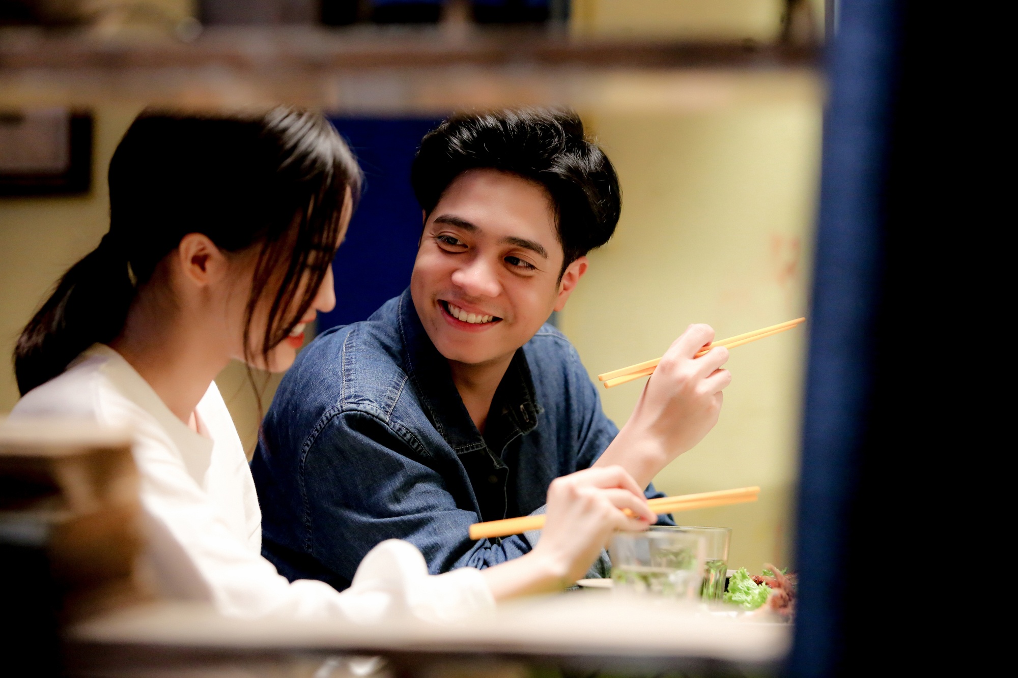 Bui Anh Tuan mot luc dien hai vai trong MV 'Thuan theo y troi' hinh anh