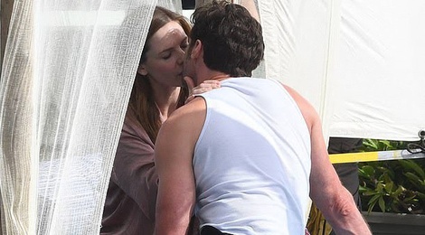 Hugh Jackman hon da nu 'Nhiem vu bat kha thi', nghi ngoai tinh hinh anh