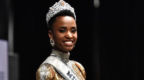 Hoa hau Hoan vu 2019 bat ngo chuyen giao ngoi vi cho A hau 1 hinh anh