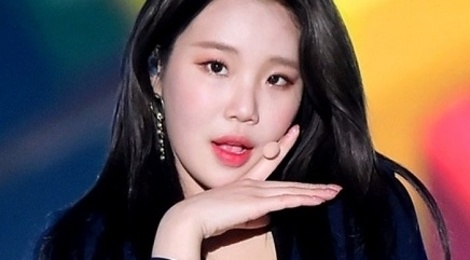 Hanh trinh lot xac nhan sac cua nu idol xau nhat lich su Kpop hinh anh