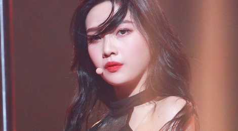 Joy (Red Velvet) qua sexy tren san khau hinh anh