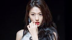 Vi sao lai goi la center trong cac nhom nhac? hinh anh