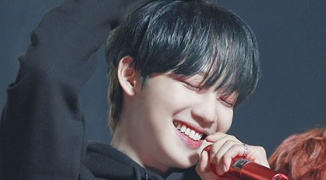 Ca si phai roi nhom vi uong ruou duoc khen nhu buoc ra tu truyen tranh hinh anh