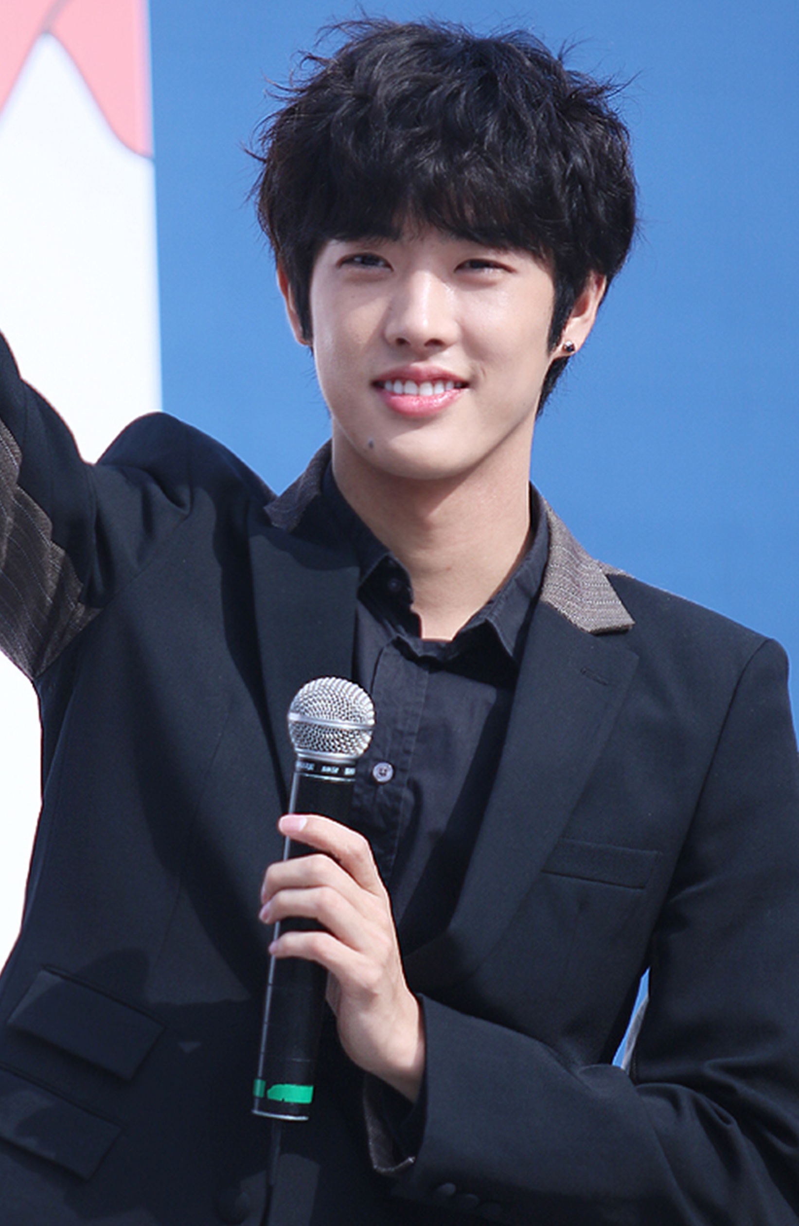 truong nhom nuoc ngoai cua Kpop anh 8