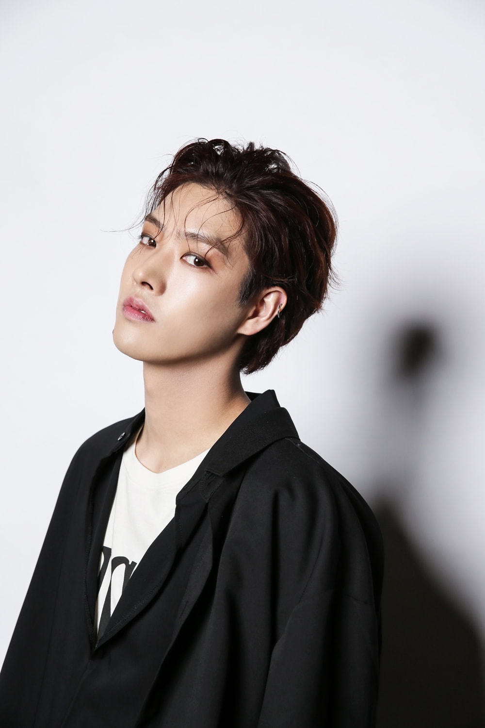 truong nhom nuoc ngoai cua Kpop anh 7