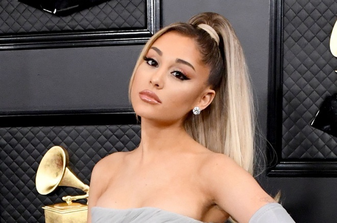 Vi sao Ariana Grande duoc menh danh la 'ky luc gia Billboard'? hinh anh