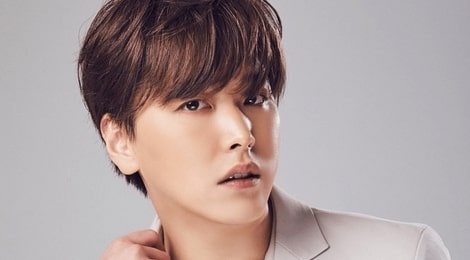 Nghe si Kpop bi tay chay the nao khi vuong be boi? hinh anh