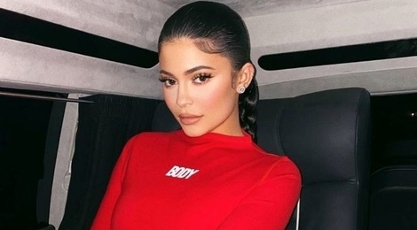 Kylie Jenner dang anh goi cam sau be boi 'ty phu gia mao' hinh anh