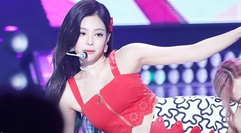 Jennie va nhung nu than tuong luoi bieng tren san khau hinh anh