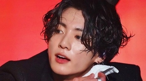 Chuyen nghe si tre quy goi cau xin, bo chay khi gap fan cuong hinh anh