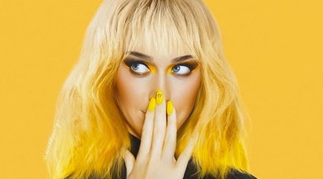 Katy Perry tro thanh game thu trong MV hinh anh