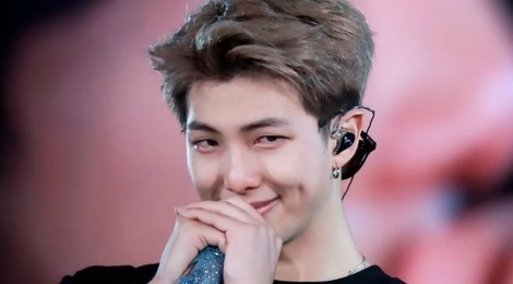 RM (BTS) tung tron khoi cong ty hinh anh