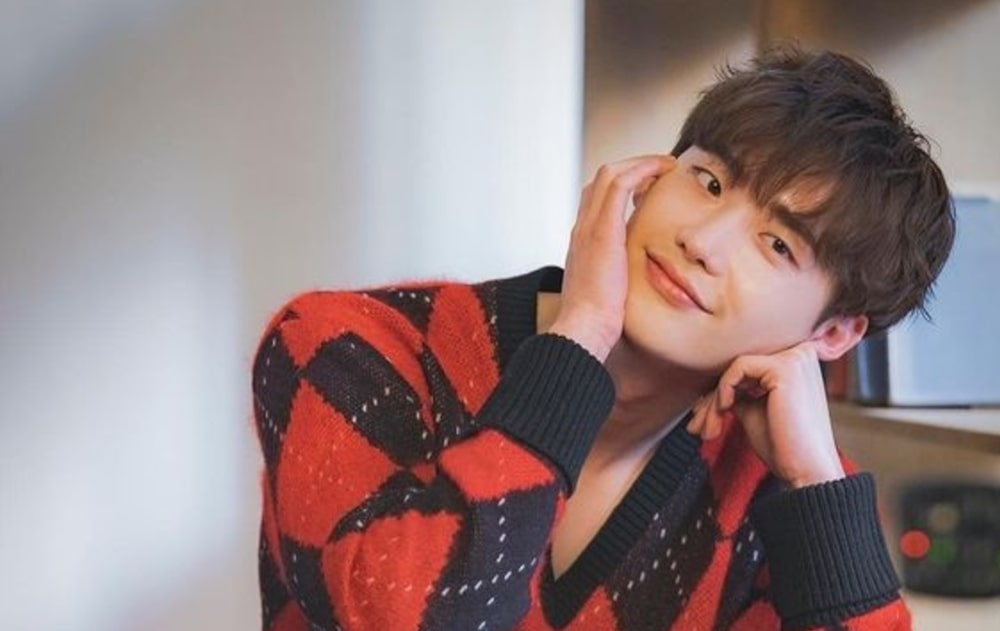 Lee Jong Suk mua biet thu anh 1