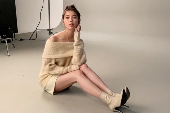 Anh hau truong cua IU hinh anh