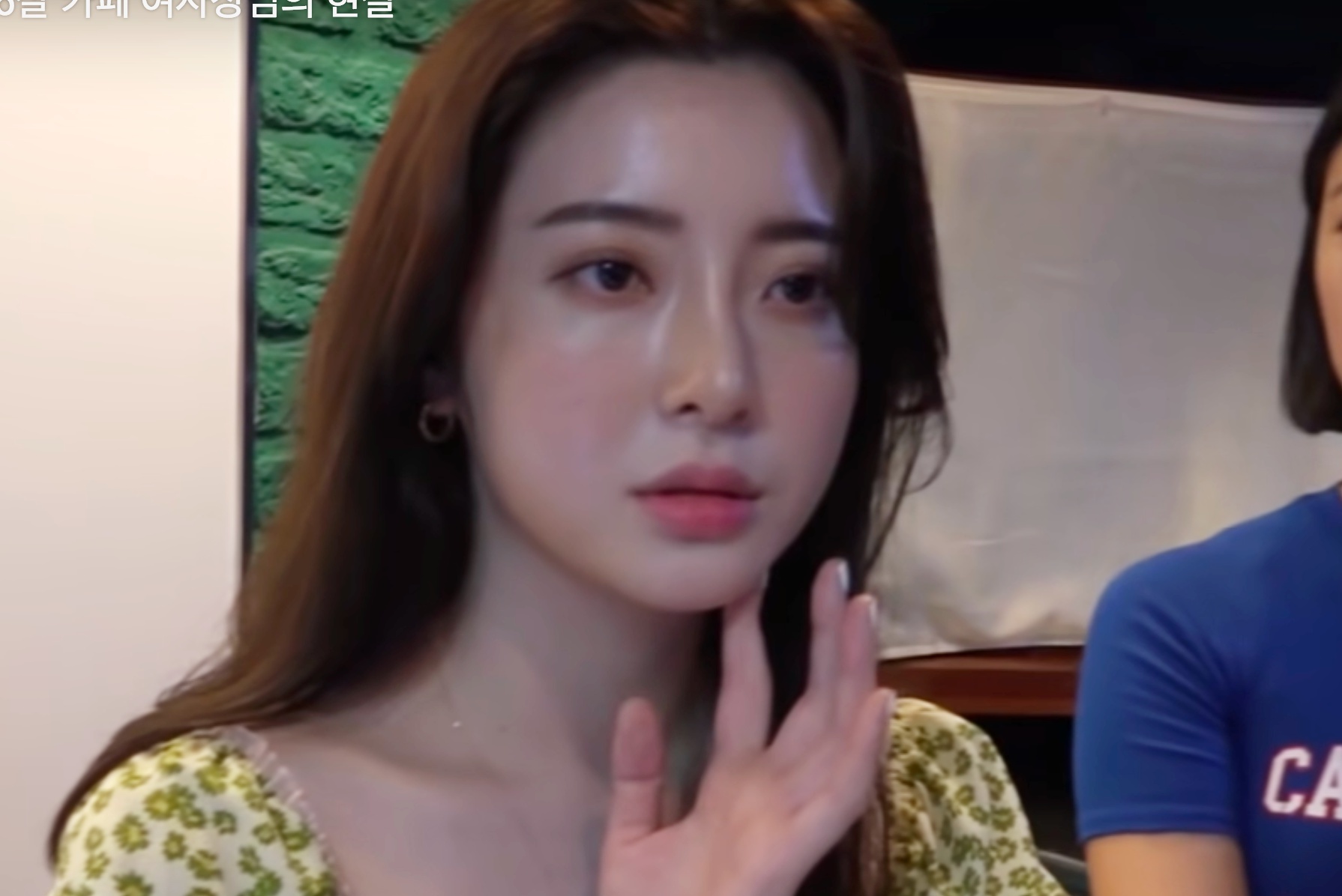 Ca si Choi Yun Jin ban ca phe de kiem song hinh anh