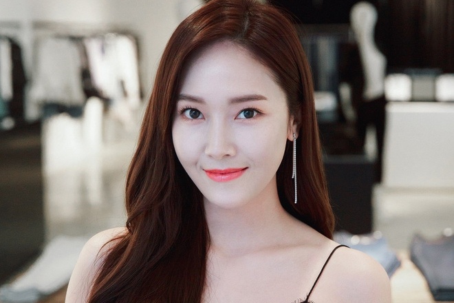 Jessica bi chi trich loi dung ten tuoi SNSD hinh anh