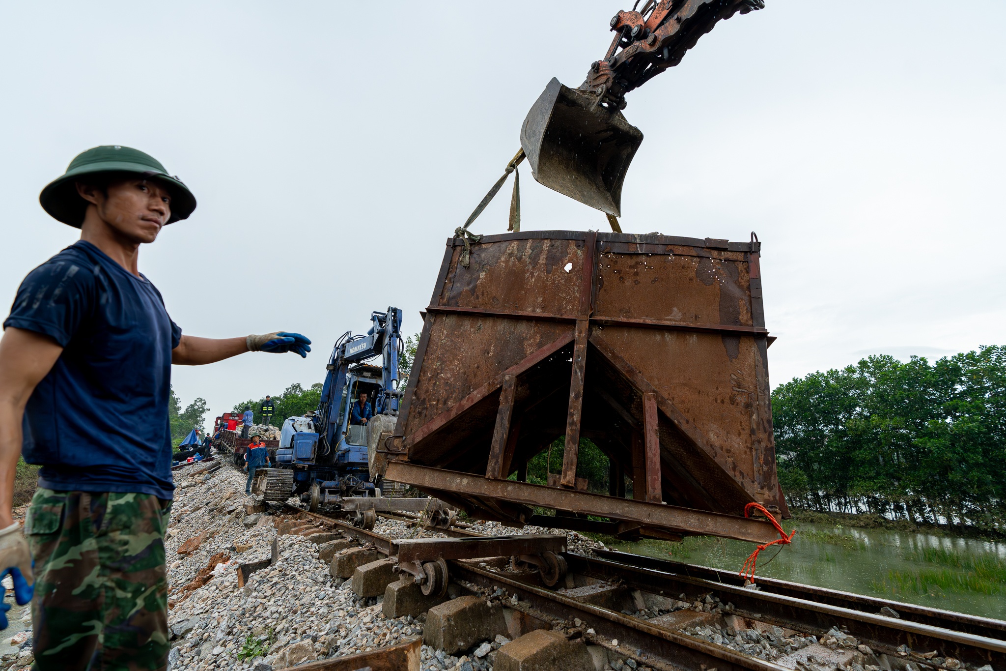 Sat lo duong sat,  bao so 11,  bao Matmo anh 3