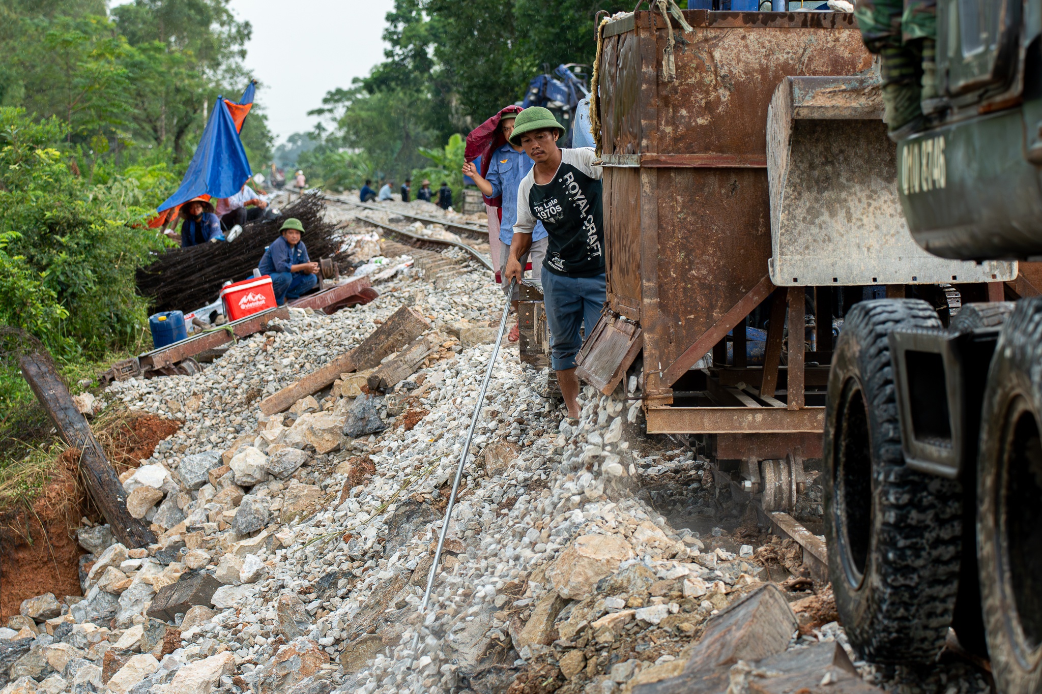 Sat lo duong sat,  bao so 11,  bao Matmo anh 7