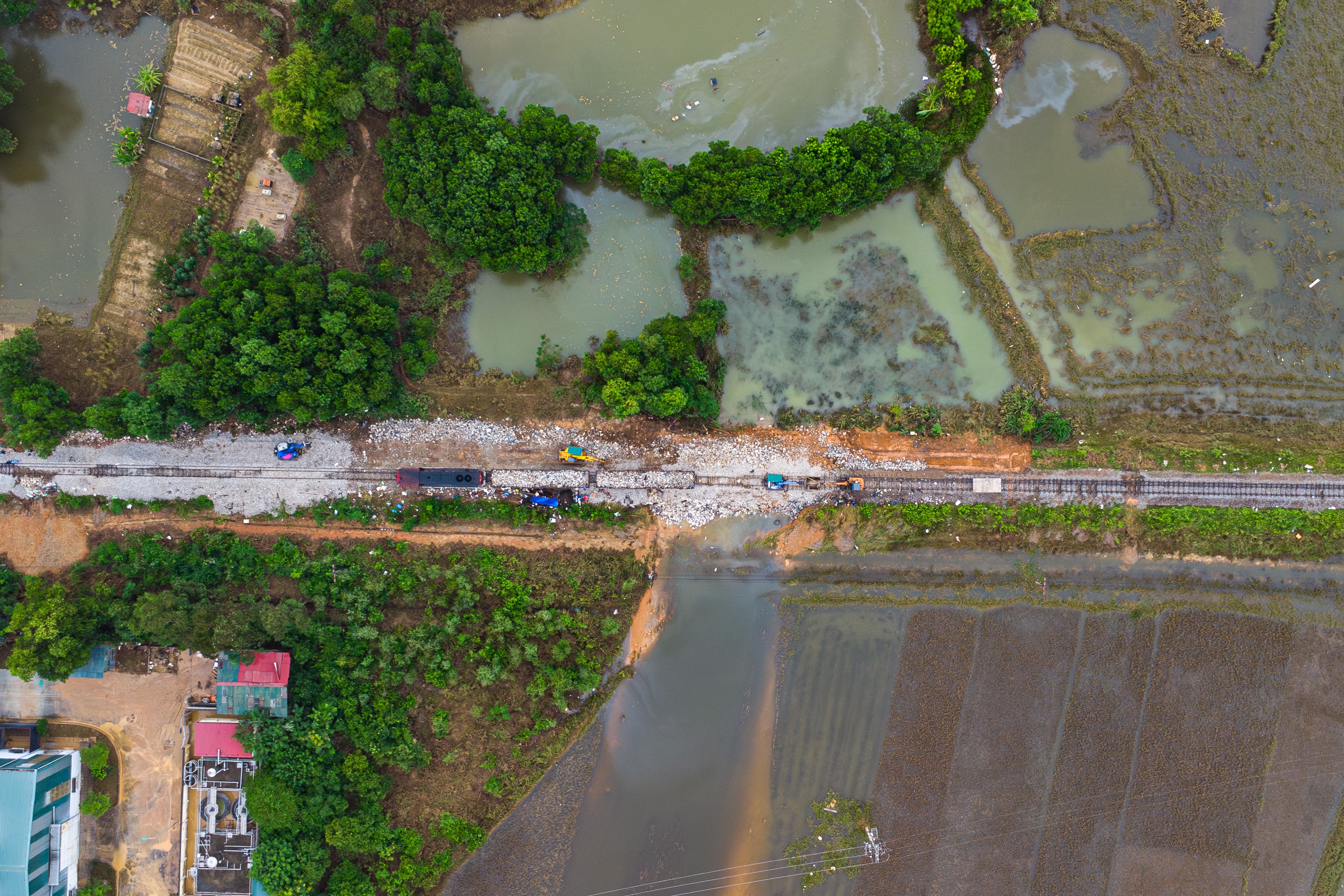 Sat lo duong sat,  bao so 11,  bao Matmo anh 9