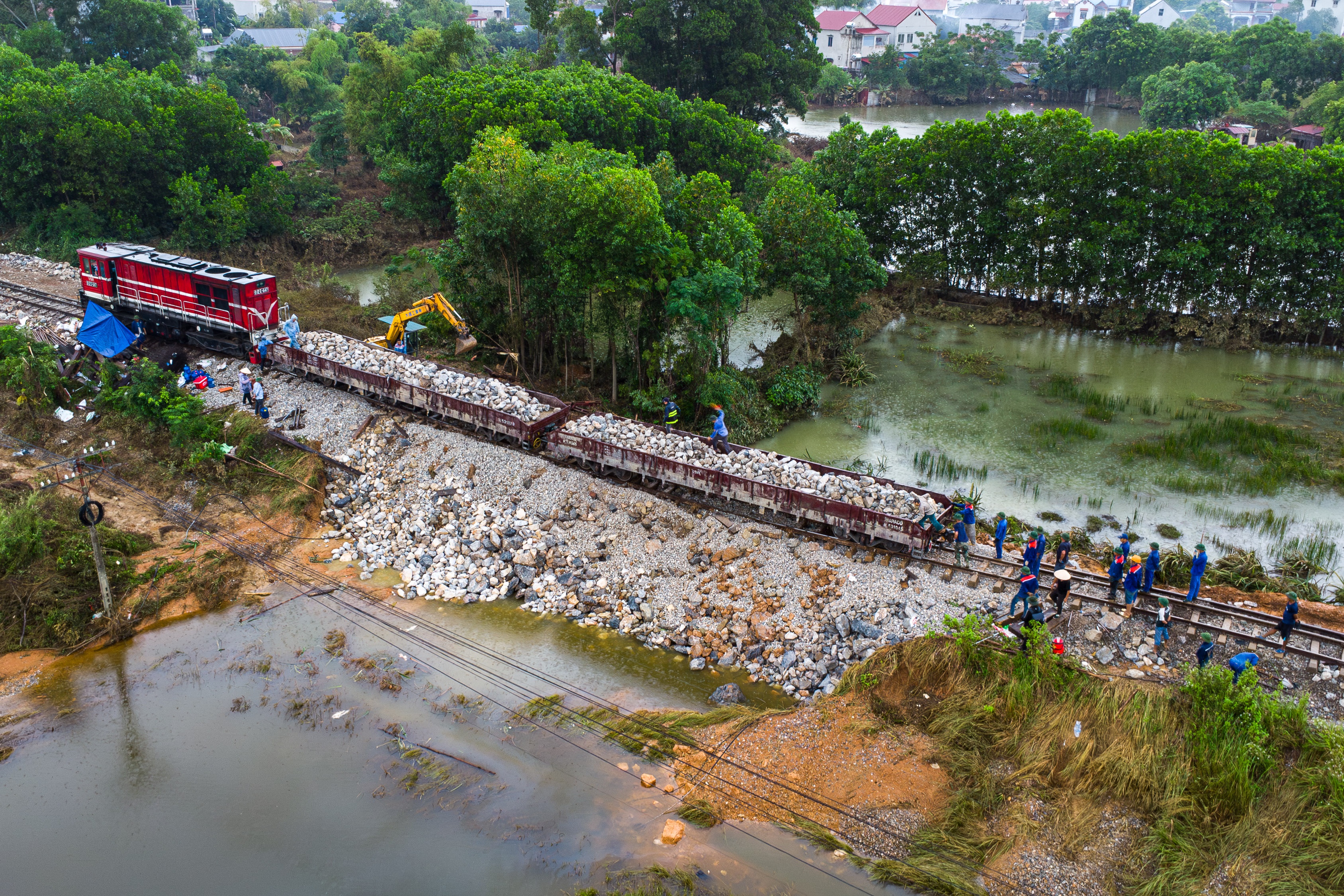 Sat lo duong sat,  bao so 11,  bao Matmo anh 1