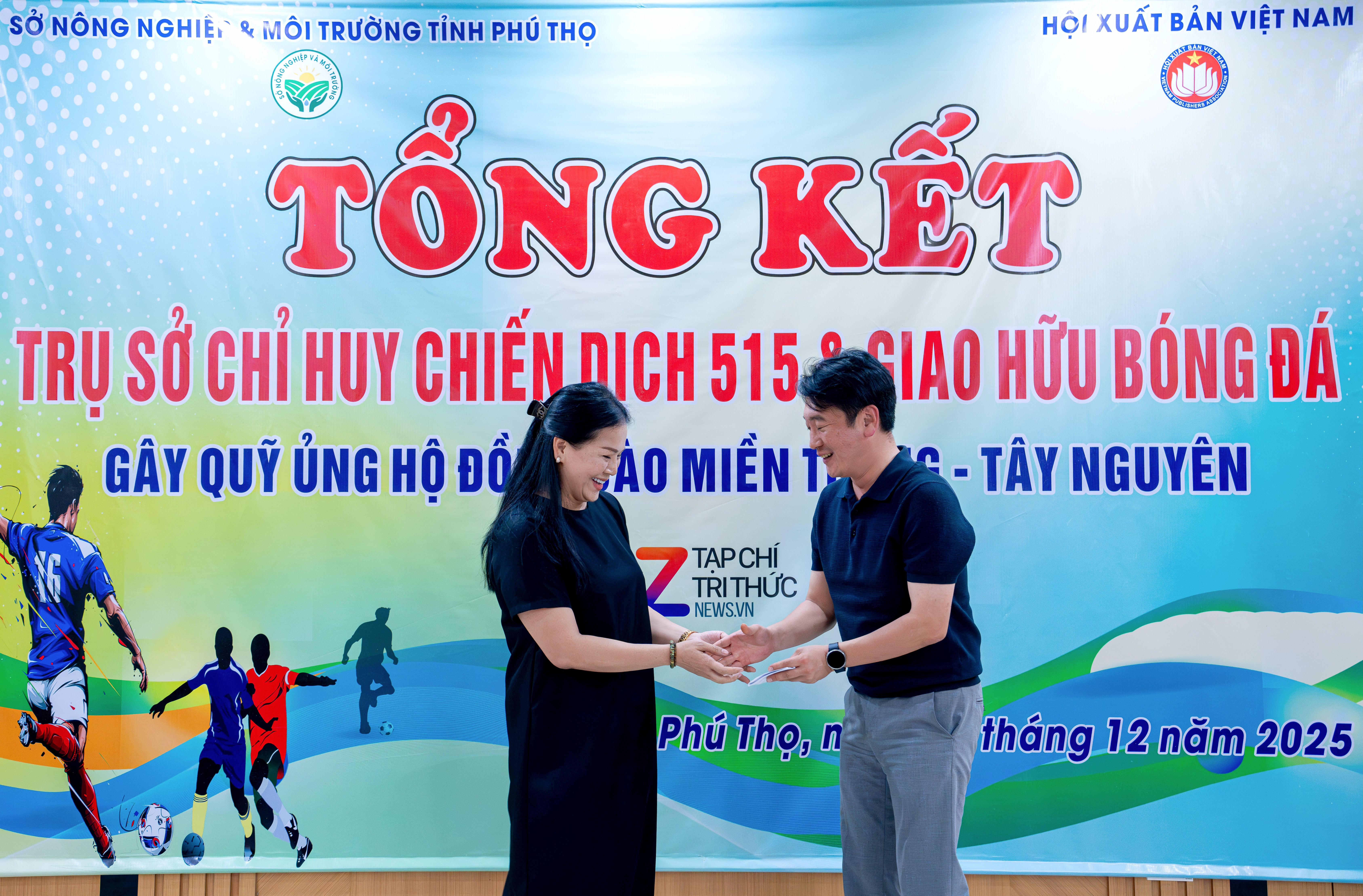 Hoi xuat ban,  lu lut,  ho tro mien trung anh 2