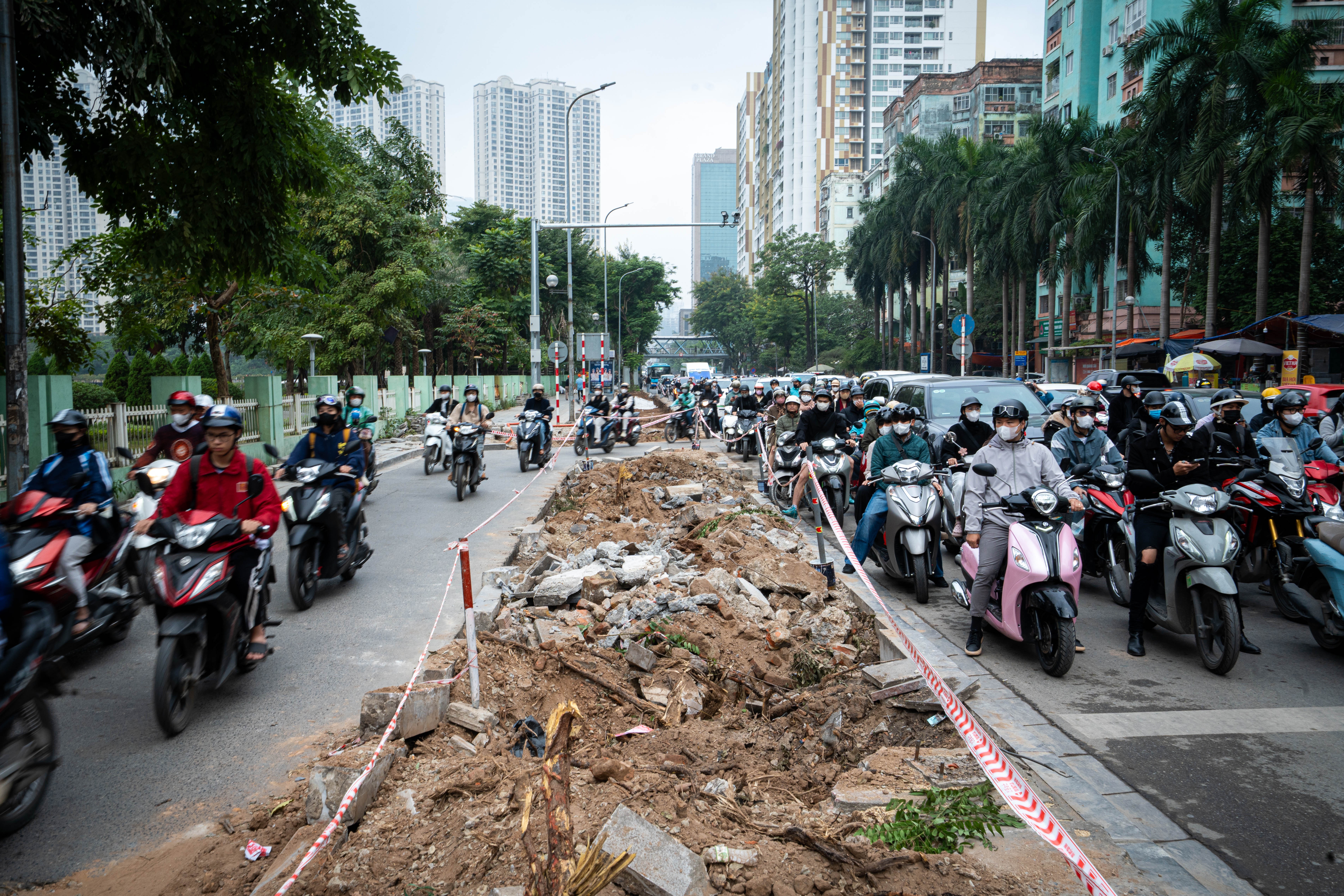 Xen via he, di doi cay xanh, mo rong loat nut giao o Ha Noi hinh anh