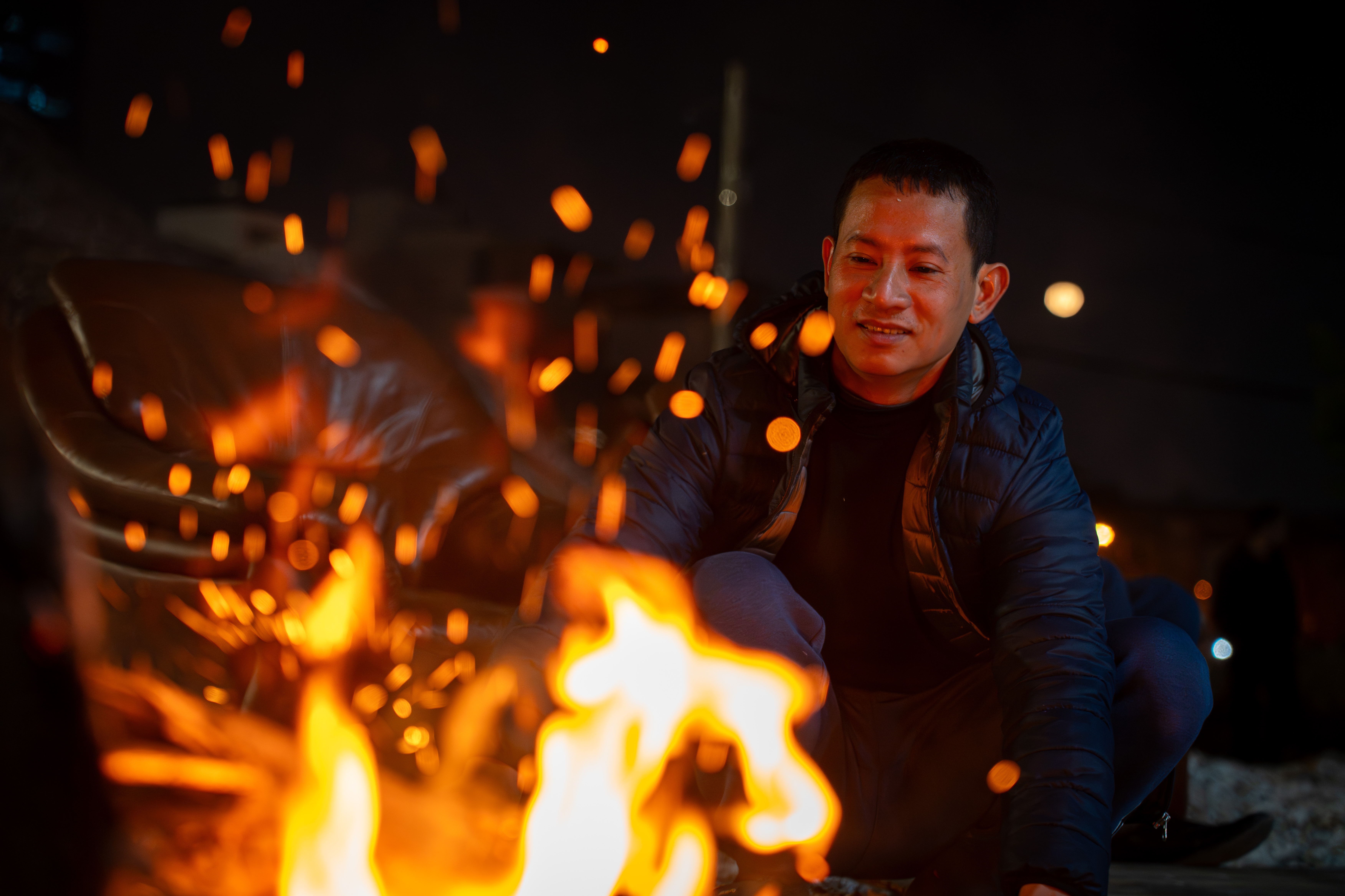 Ret 10 do C, nguoi dan dot lua suoi am giua pho hinh anh