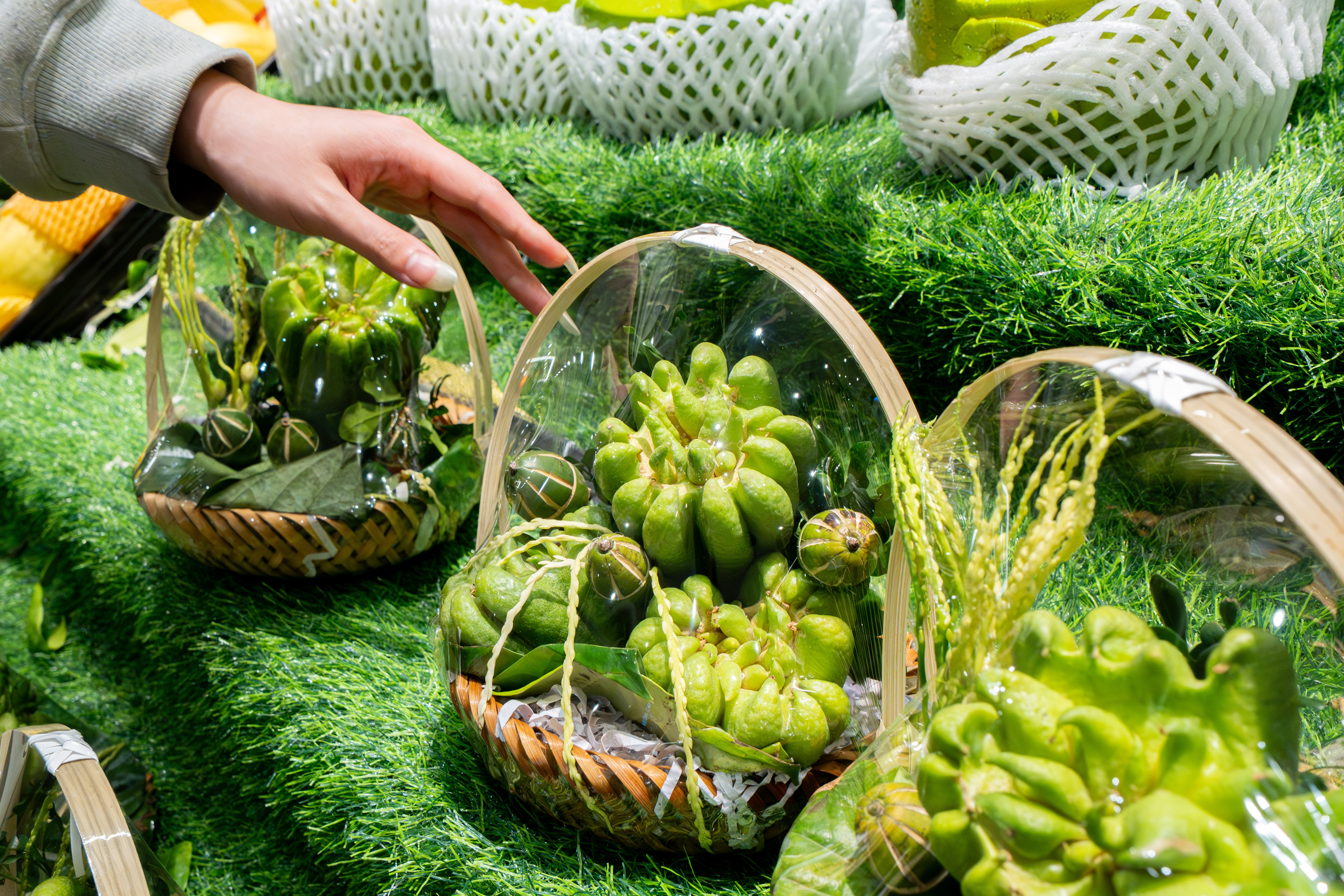 nguoi dan mua sam tet anh 18