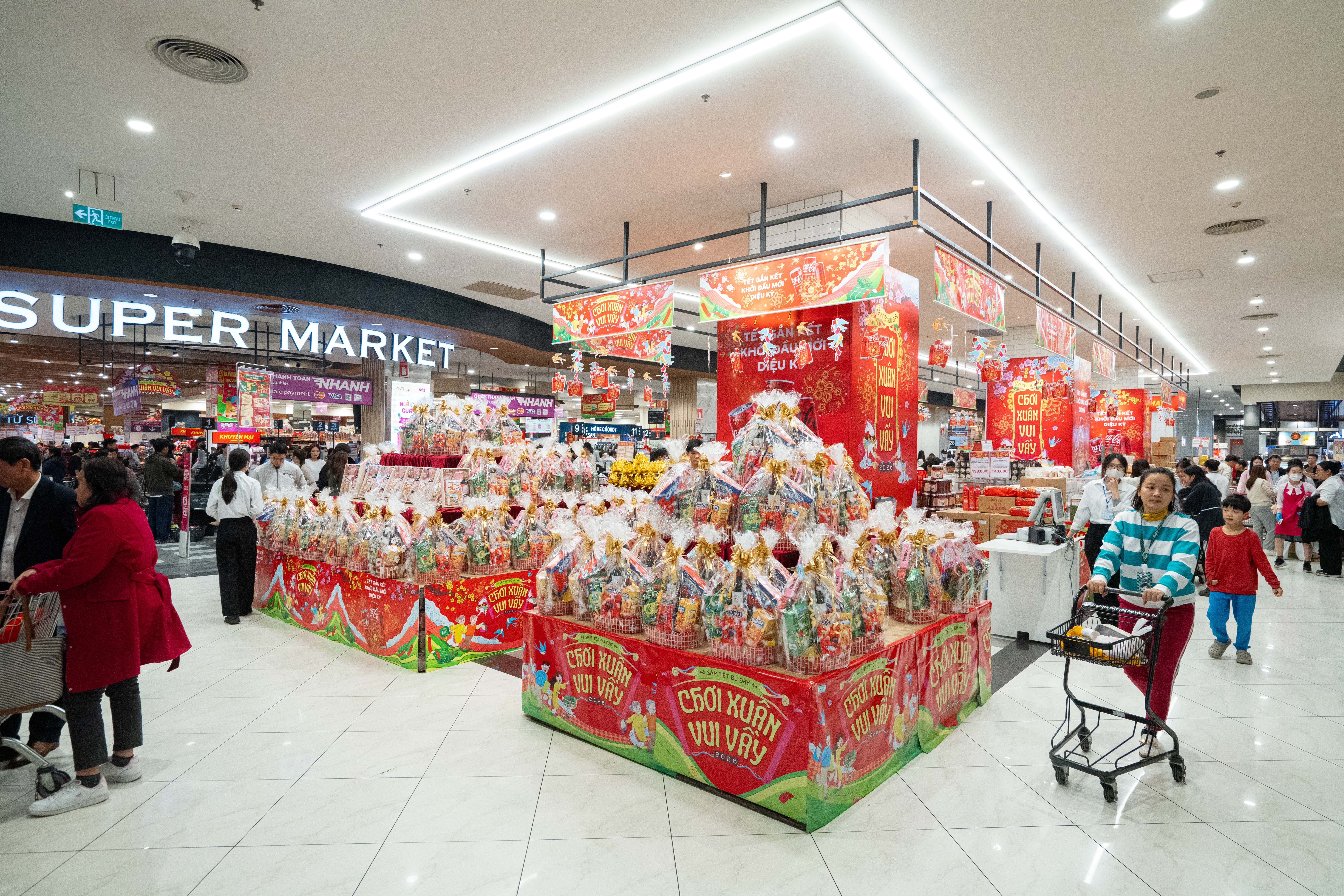 nguoi dan mua sam tet anh 11