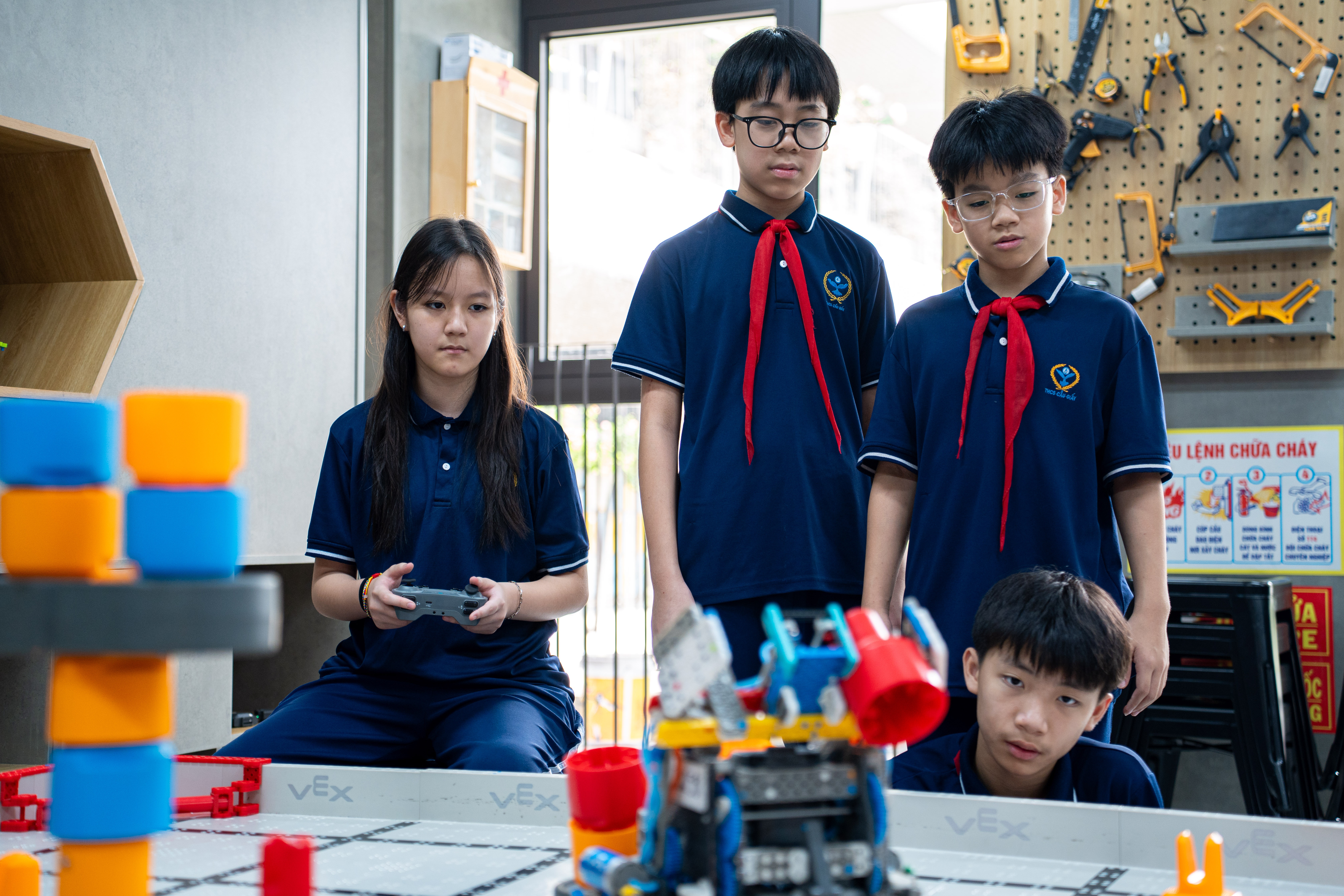 Kham pha phong hoc STEM hien dai hang dau Thu do hinh anh