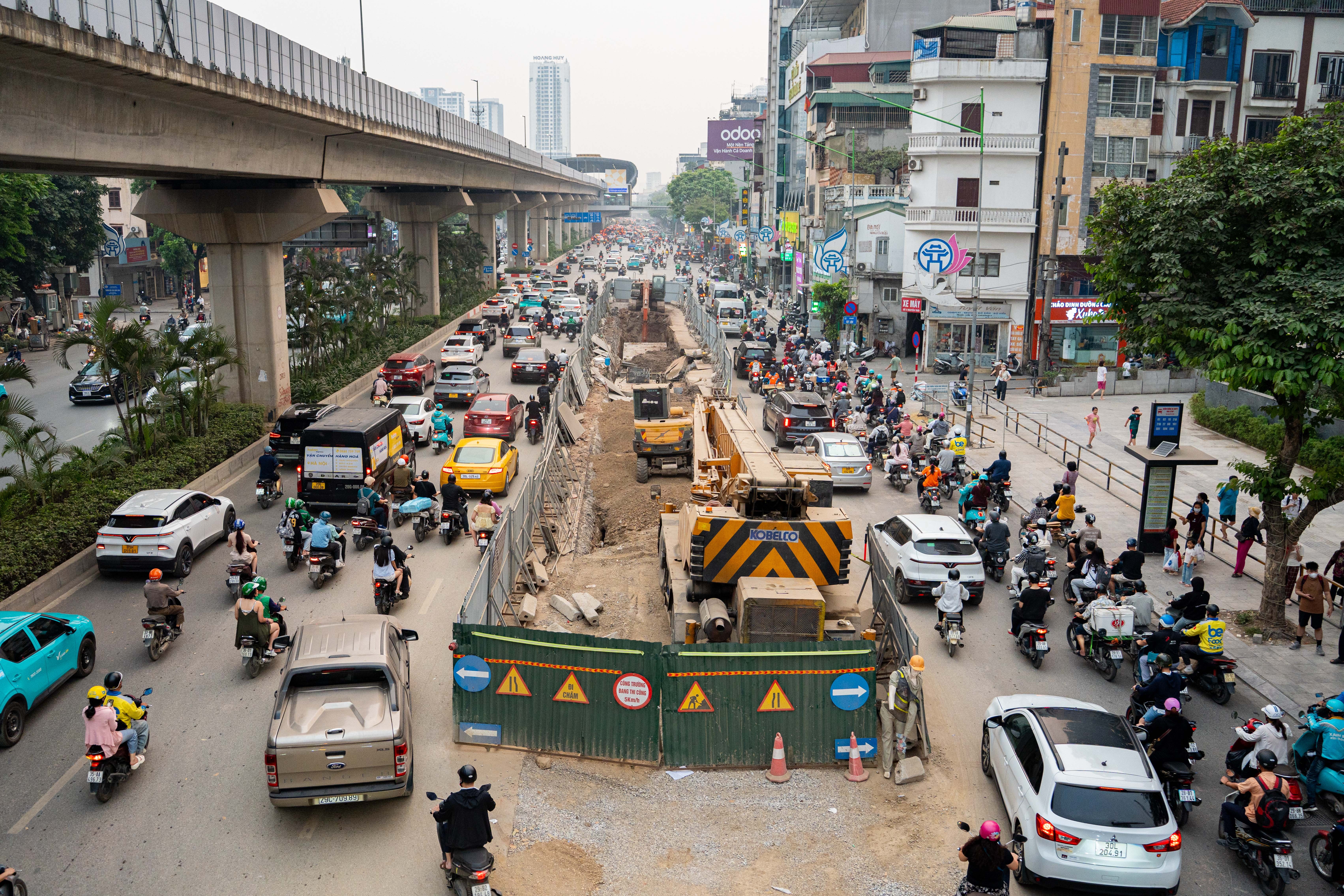 Rao chan thi cong bua vay Ha Noi hinh anh