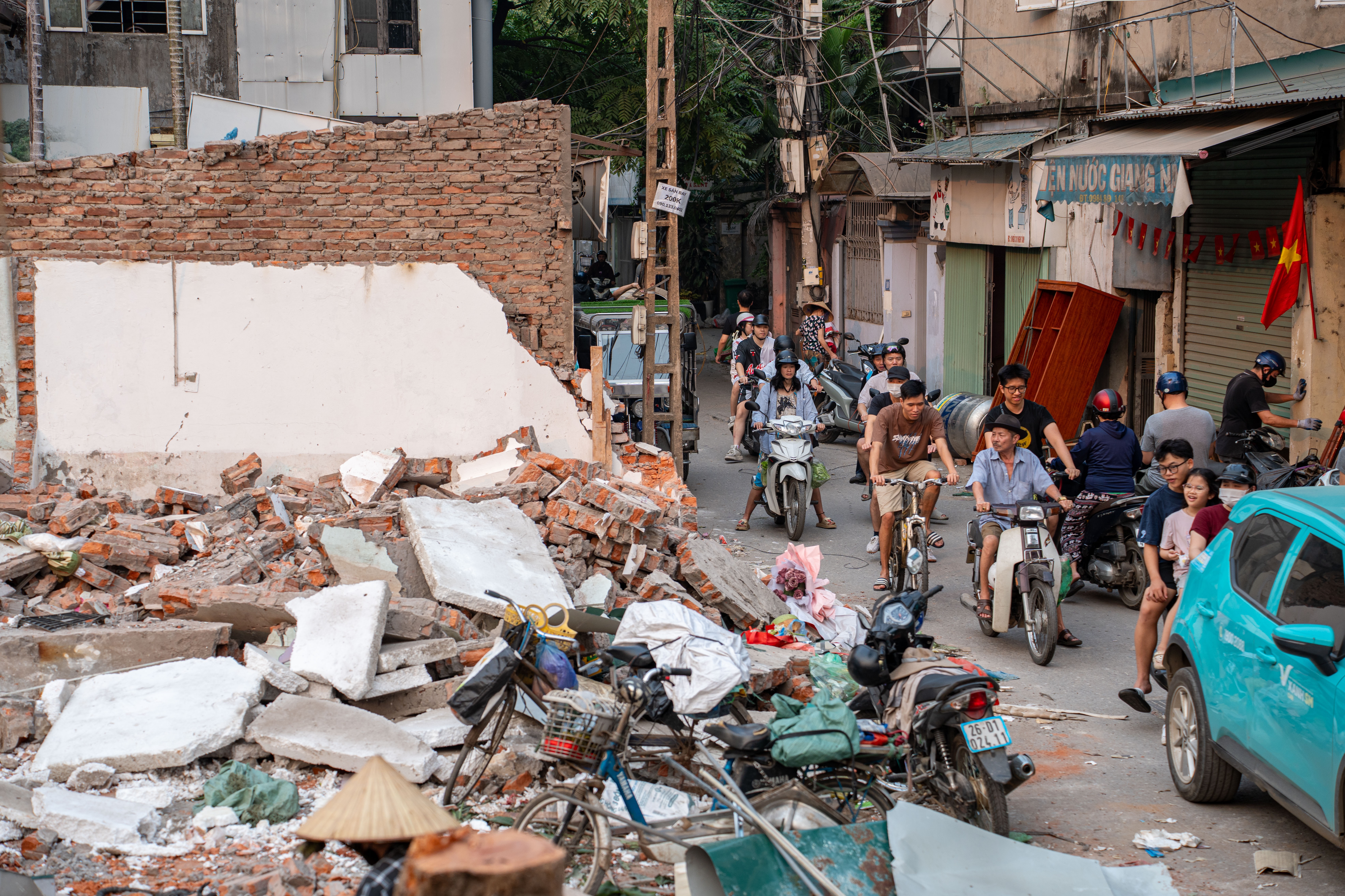 Ha Noi,  Cau Tu Lien,  Duong Truong Sa,  Phuong Hong Ha,  Nghi Tam anh 18