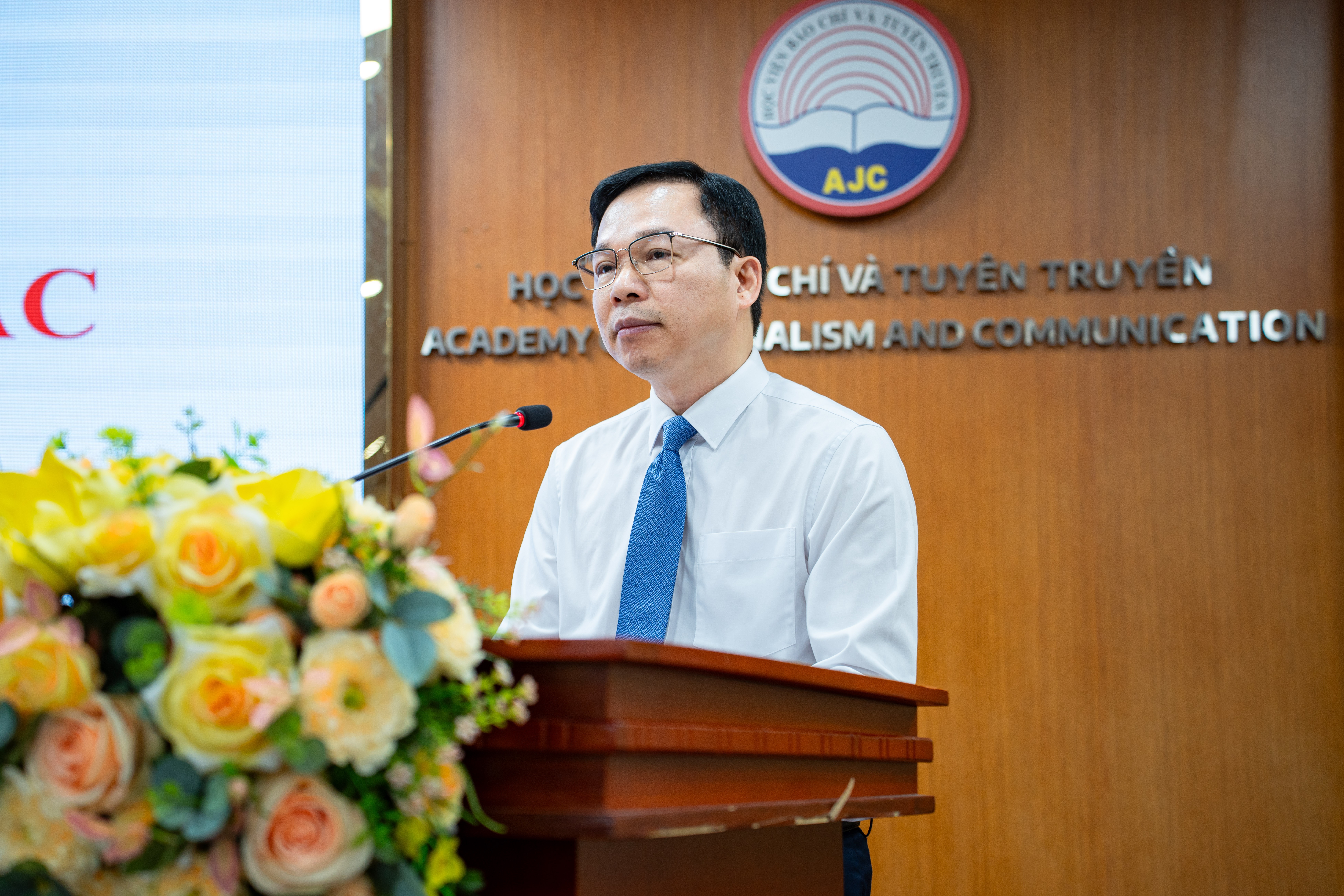 Hoi thao khoa hoc,  Chi thi 04-CT/TW,  Xuat ban Viet Nam,  AJC anh 3