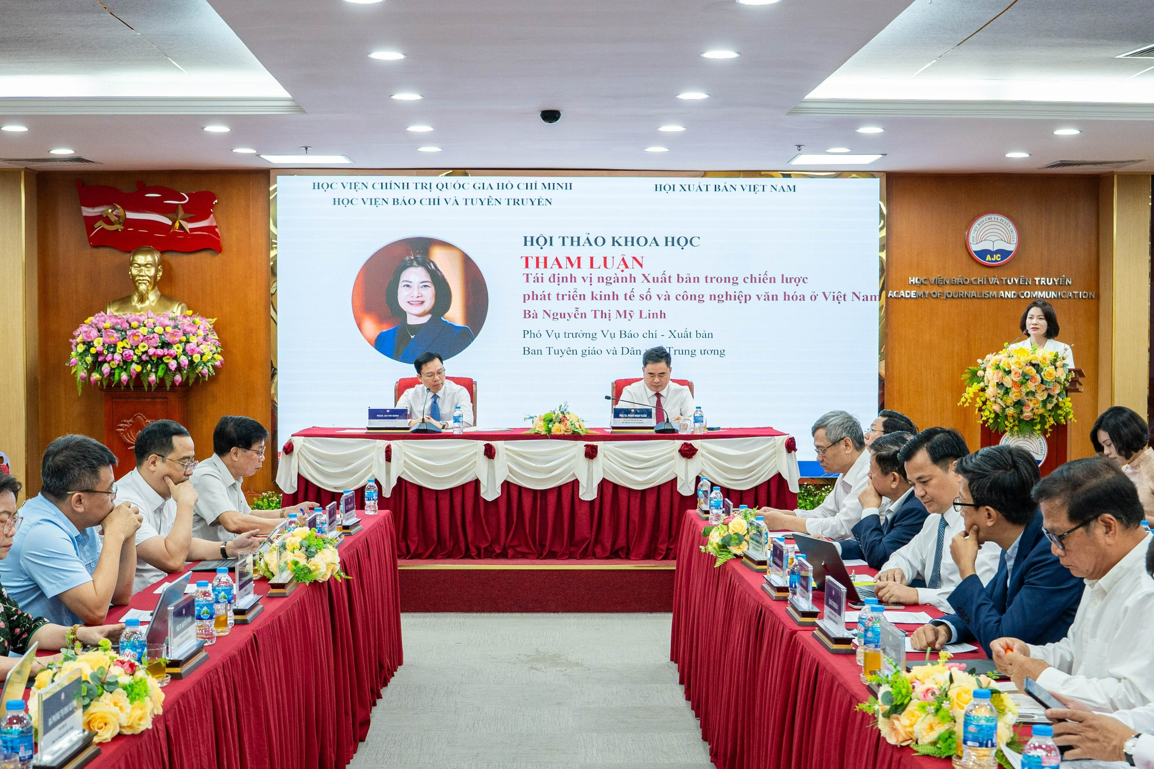 Mo ra canh cua cho xuat ban cat canh hinh anh