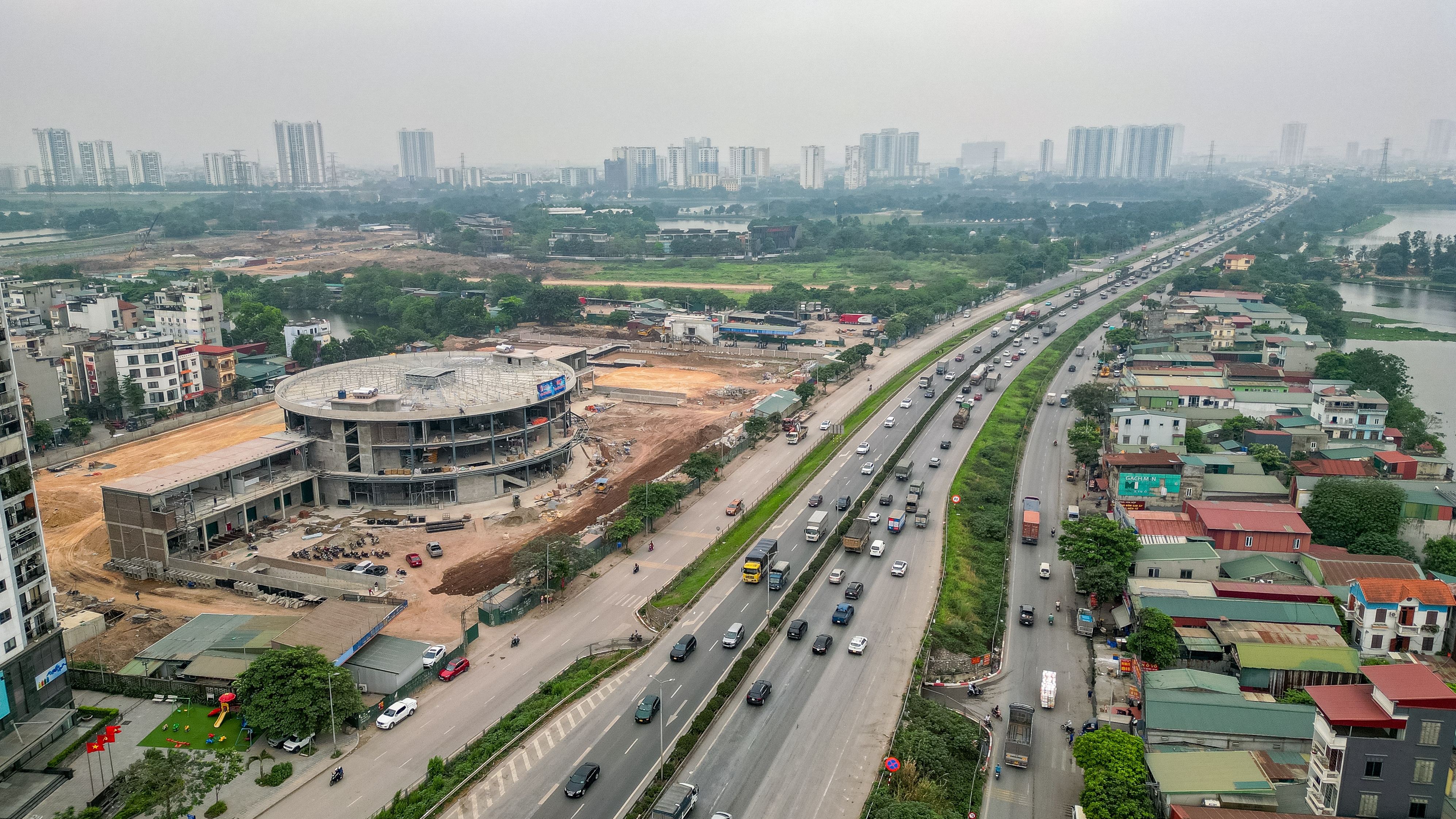 Toan canh ben xe tram ty hien dai bac nhat Ha Noi hinh anh
