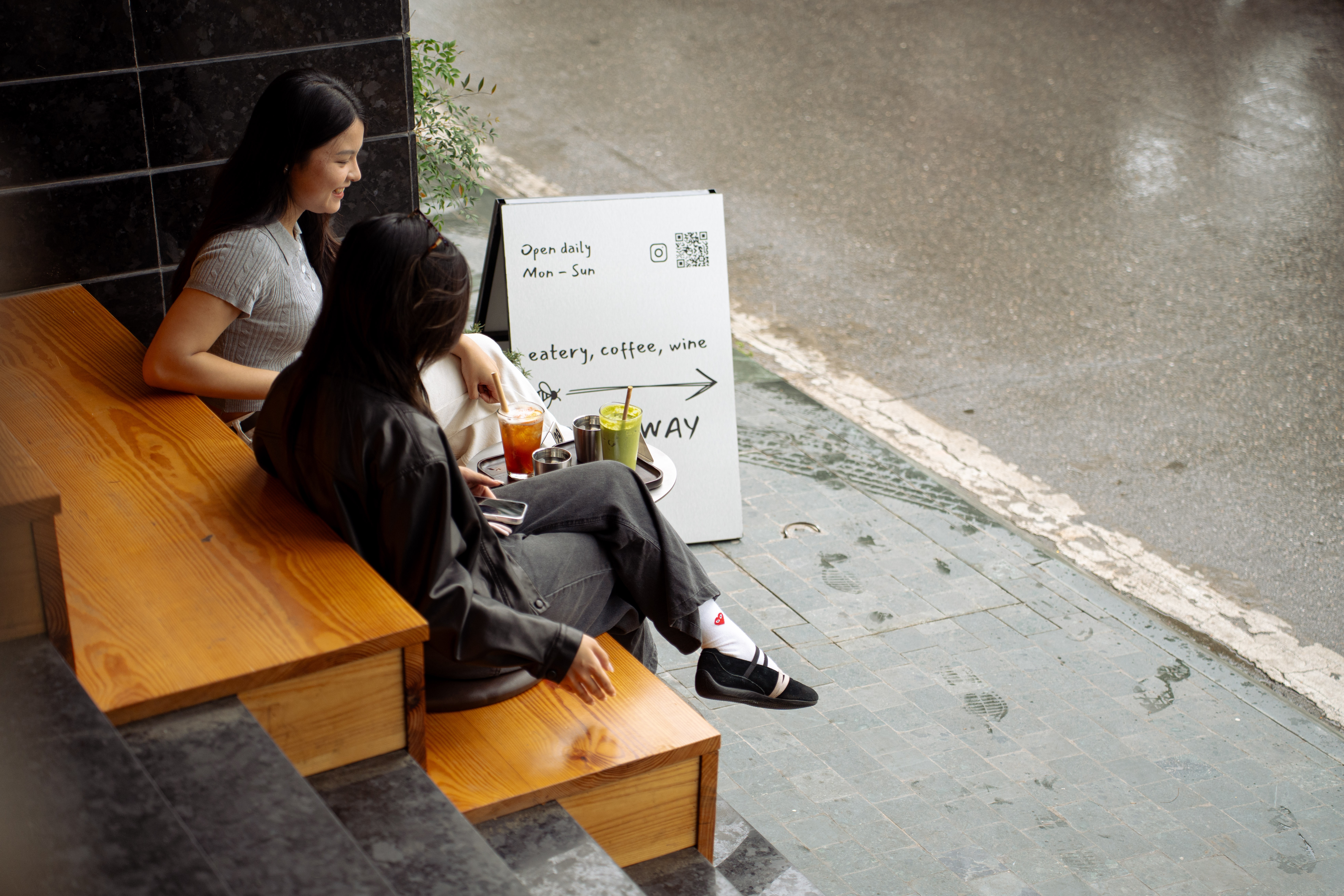 vang,  vang via,  Ha Noi,  quan ca phe,  wine bar anh 1