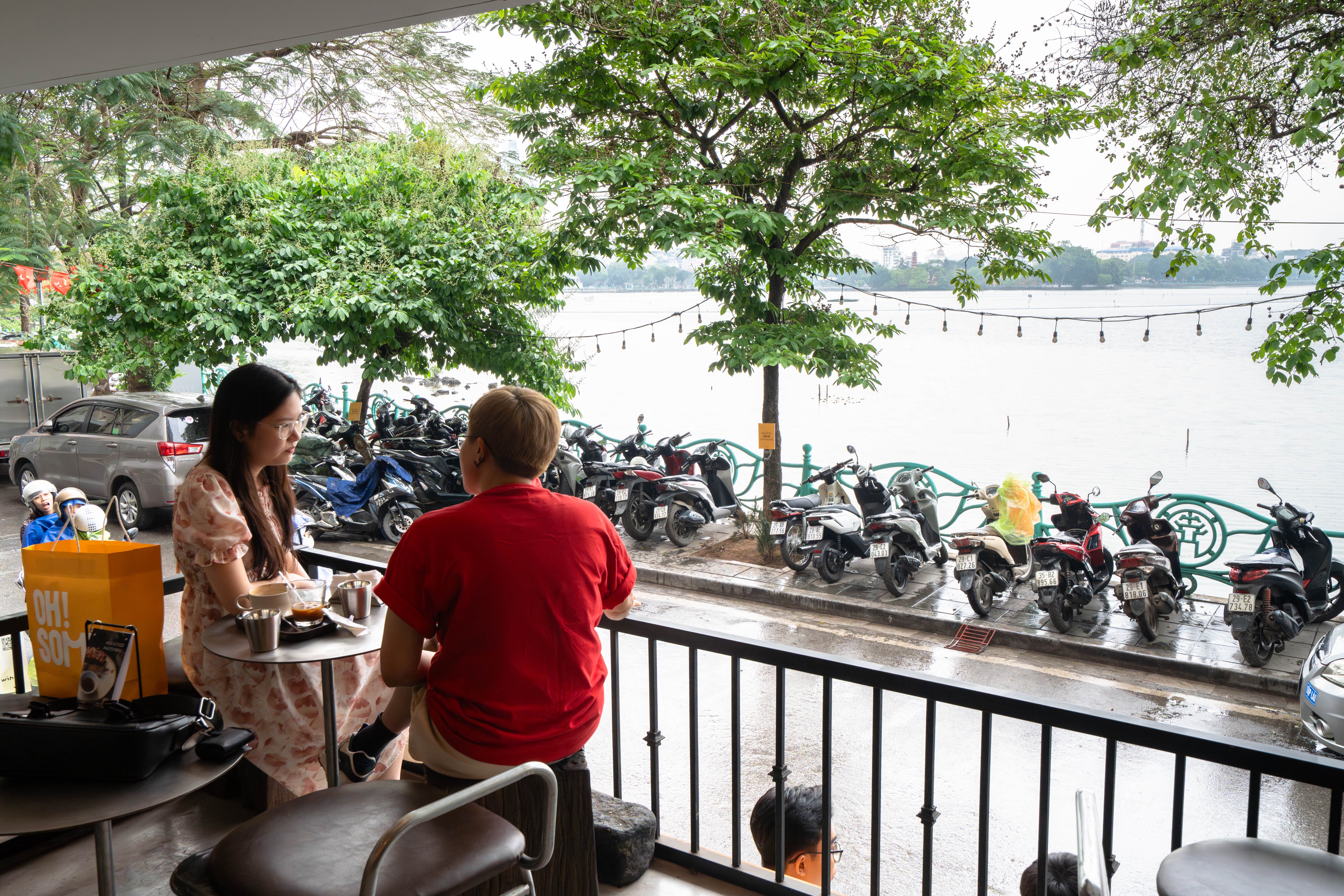 vang,  vang via,  Ha Noi,  quan ca phe,  wine bar anh 13