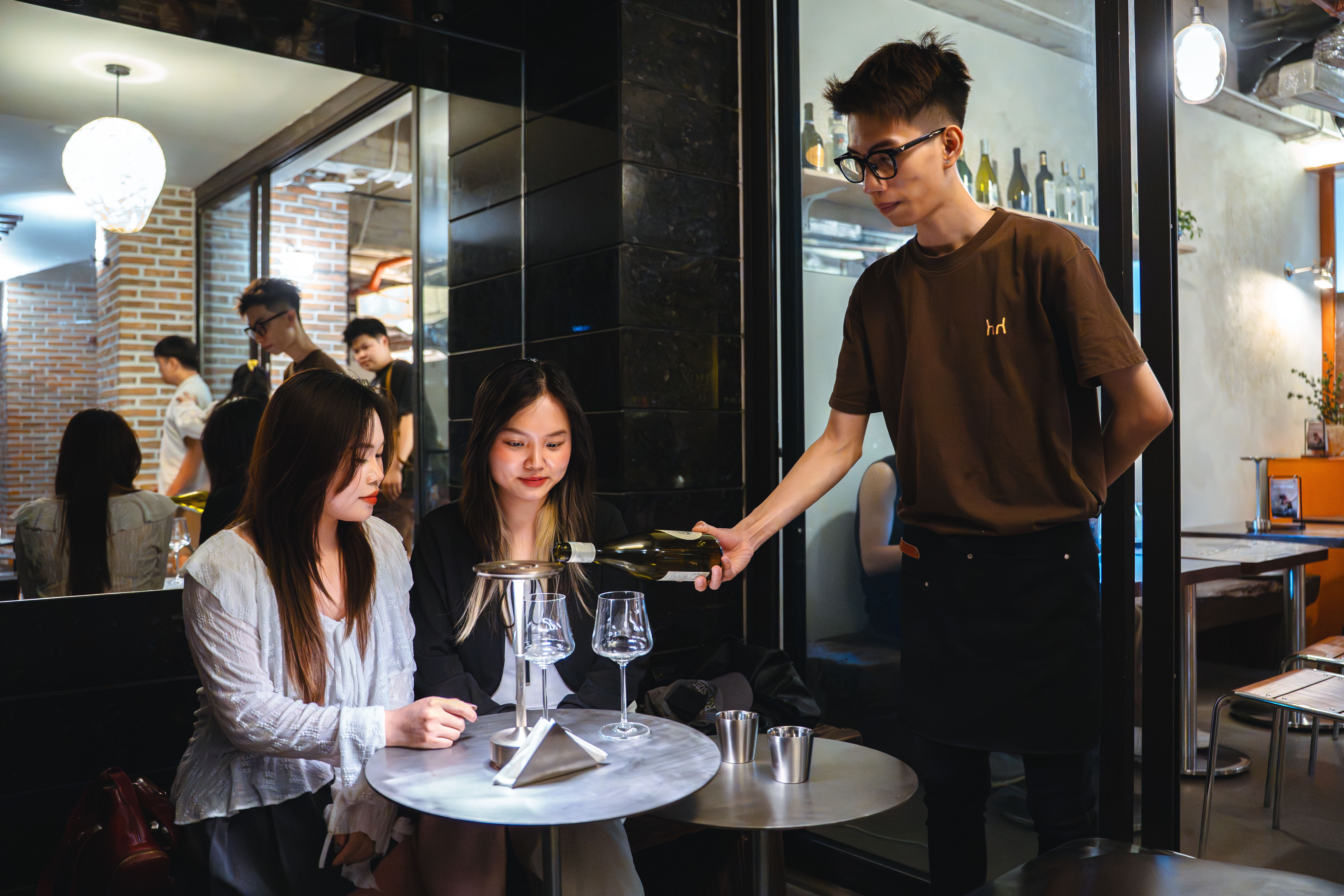 vang,  vang via,  Ha Noi,  quan ca phe,  wine bar anh 20