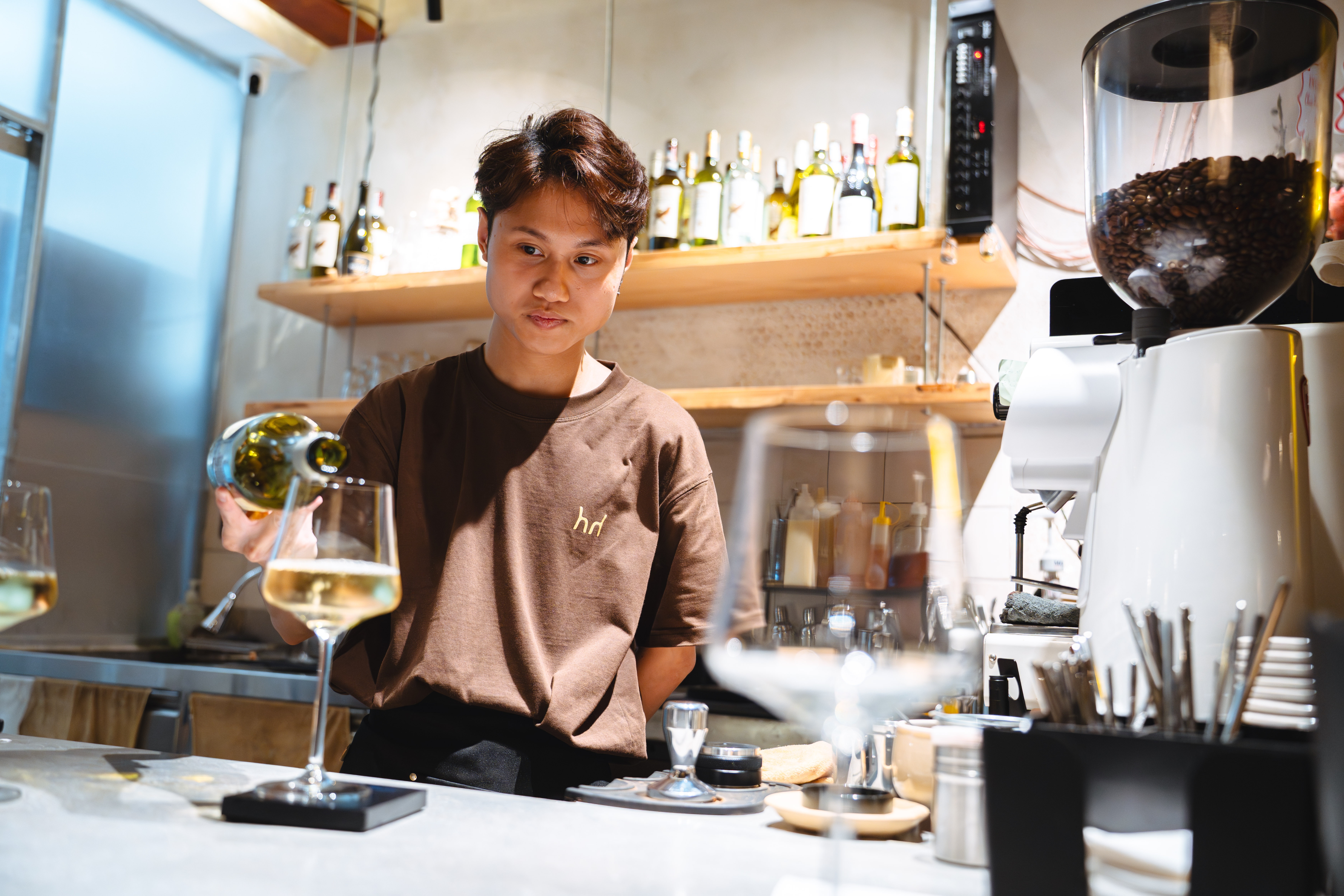 vang,  vang via,  Ha Noi,  quan ca phe,  wine bar anh 22
