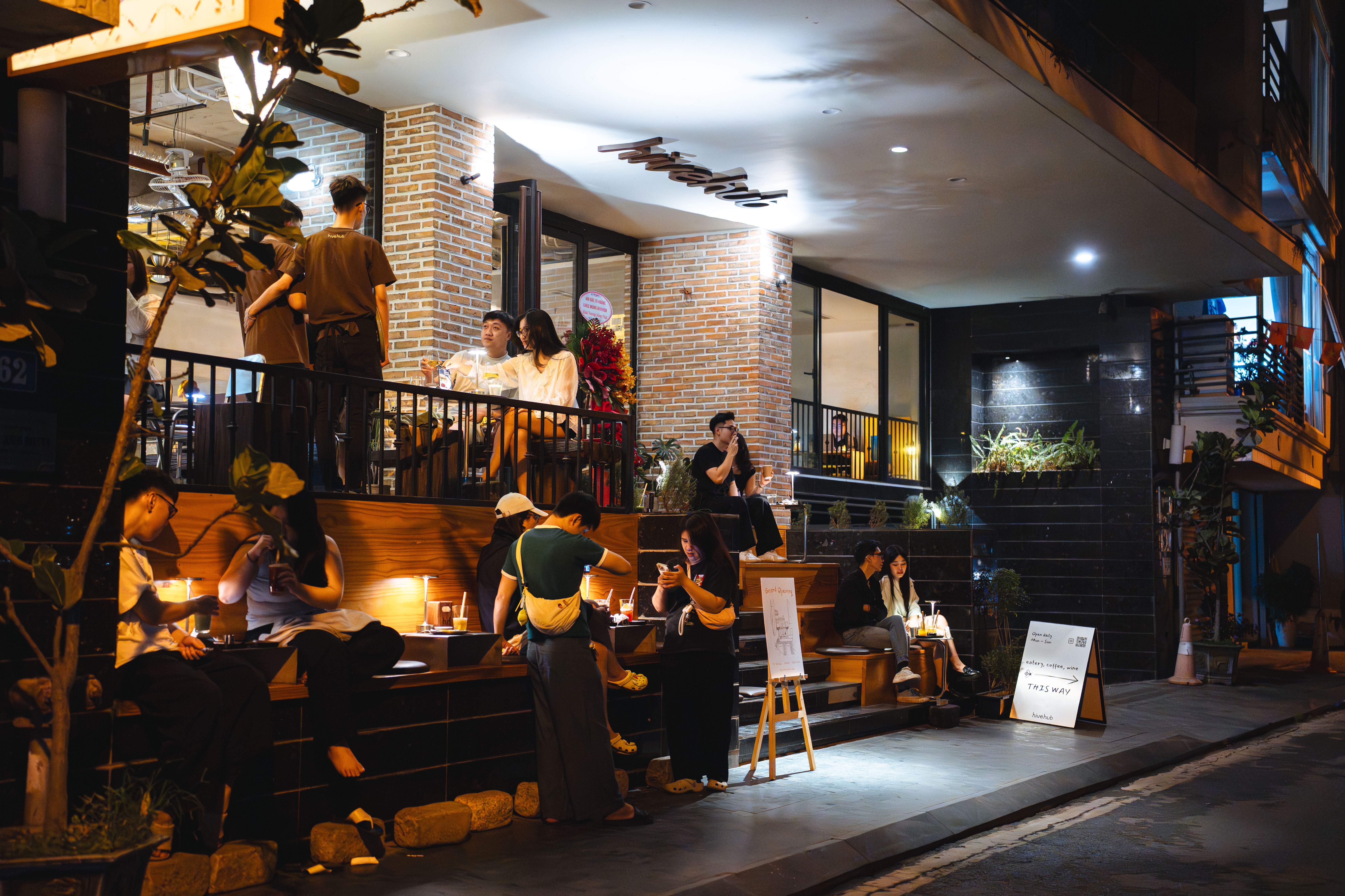 vang,  vang via,  Ha Noi,  quan ca phe,  wine bar anh 15