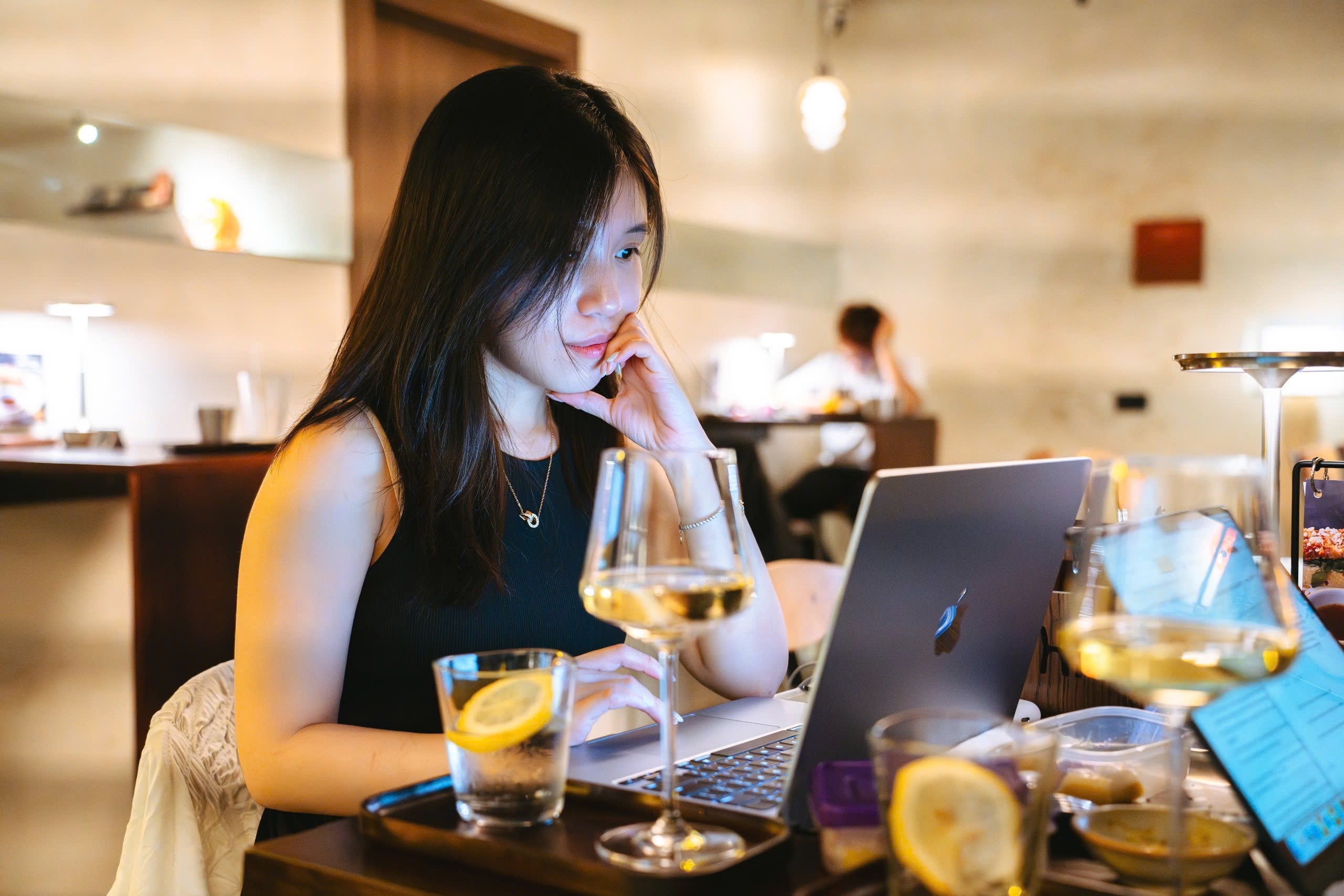 vang,  vang via,  Ha Noi,  quan ca phe,  wine bar anh 9