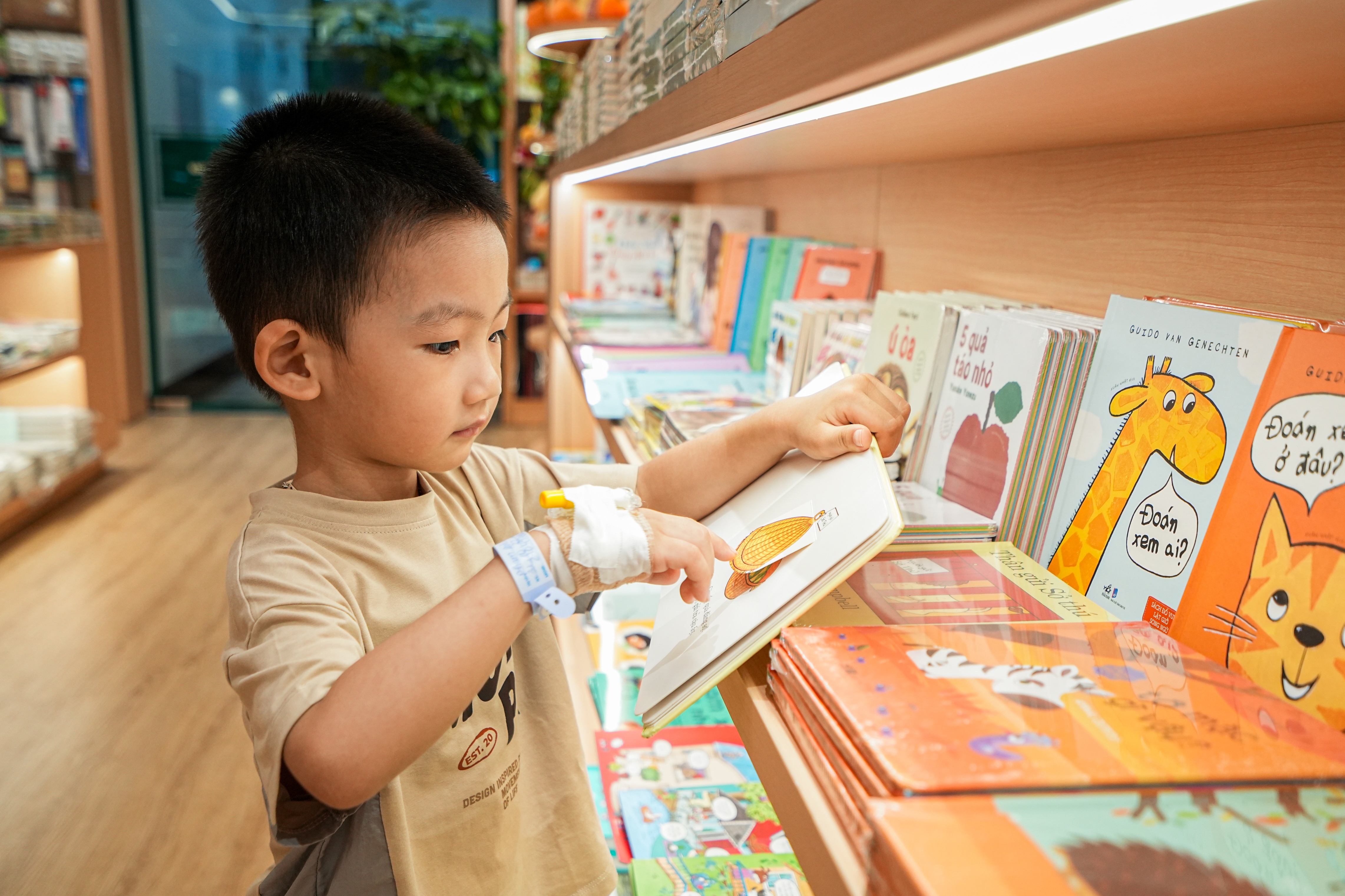 Nhã Nam, Hiệu sách Nhã Nam, Hiệu sách Hà Nội, Biên tập viên ảnh 16 Nhã Nam, Hiệu sách Nhã Nam, Hiệu sách Hà Nội, Biên tập viên ảnh 16