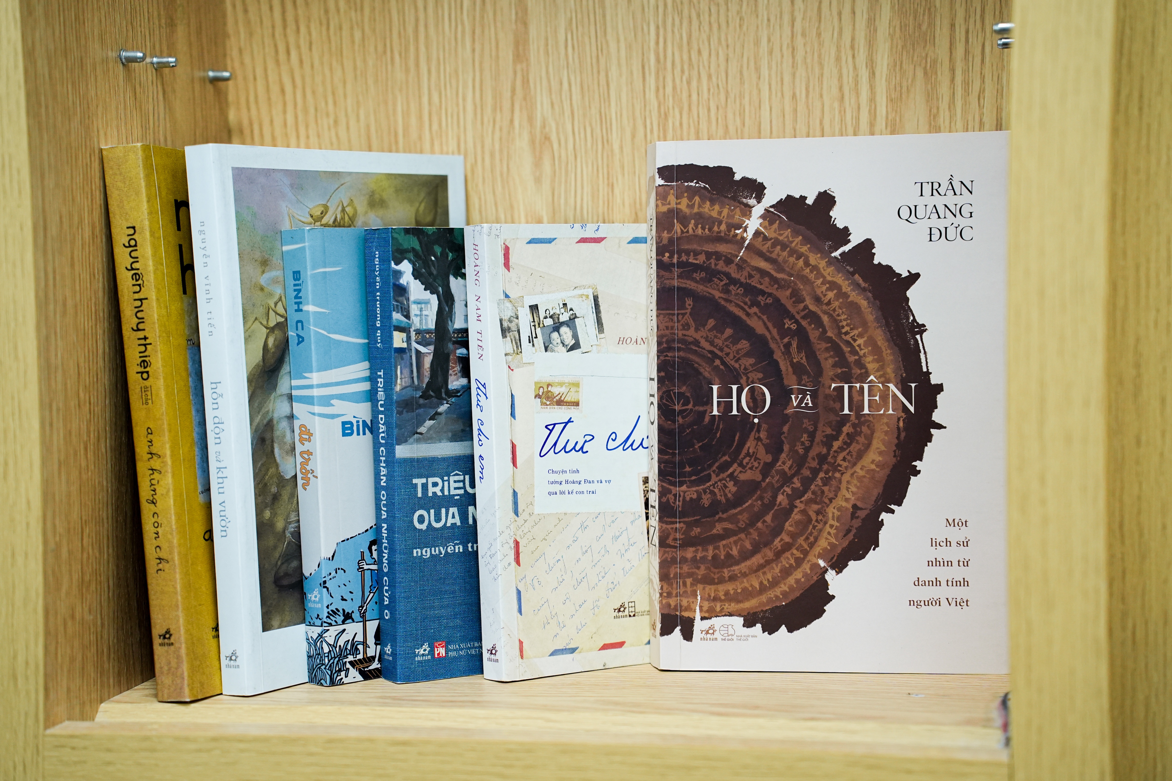 Nh&atilde; Nam,  Hiệu s&aacute;ch Nh&atilde; Nam,  Hiệu s&aacute;ch H&agrave; Nội,  Bi&ecirc;n tập vi&ecirc;n ảnh 8