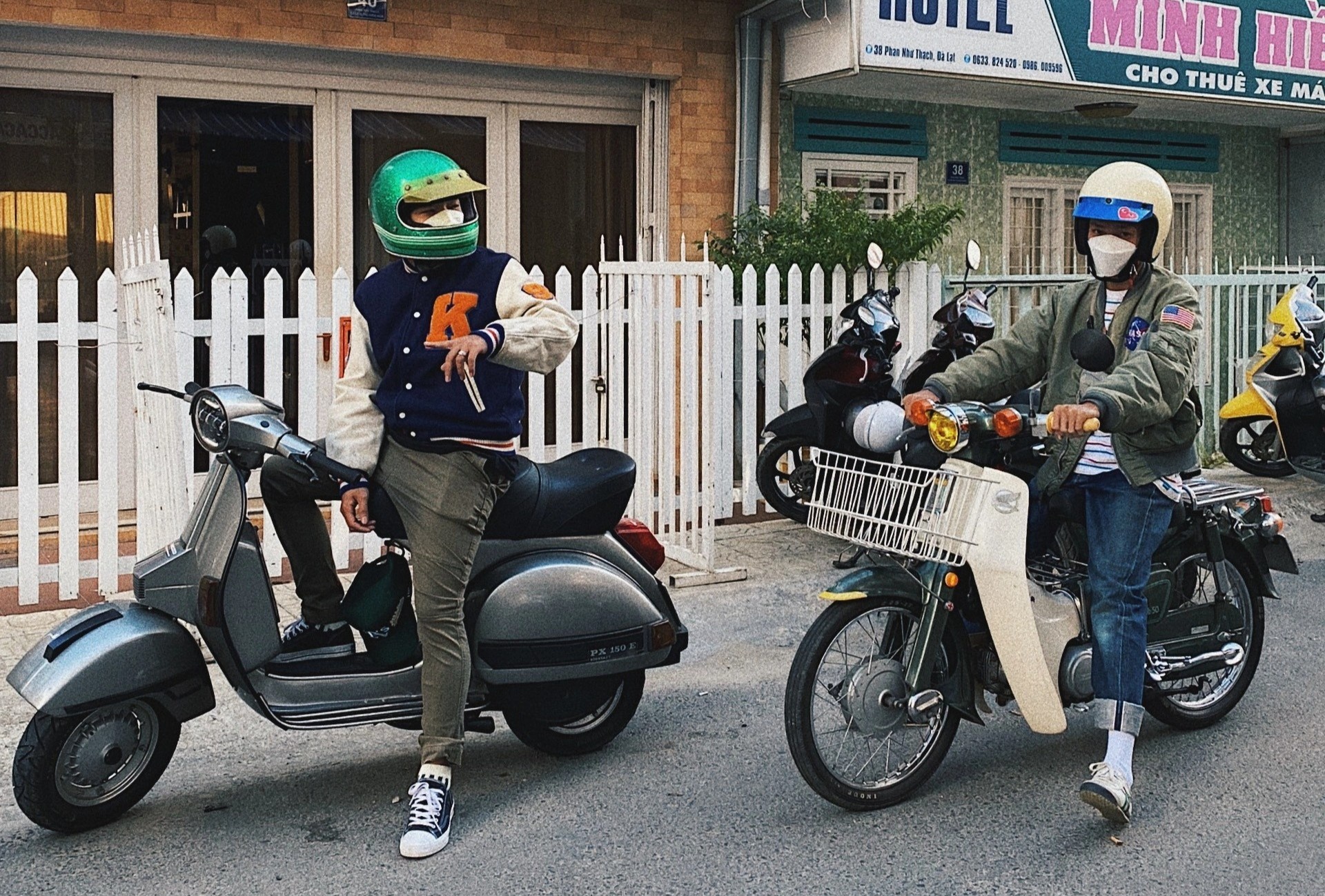 Nguoi tre dau tu choi xe co hinh anh