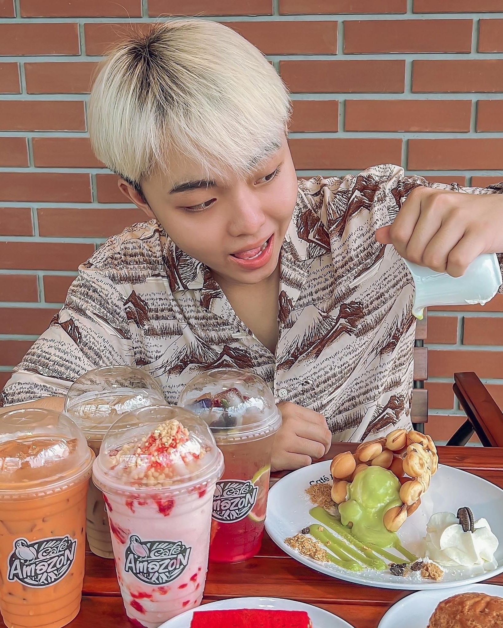 TikToker ảnh 2 TikToker anh 2